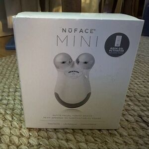 NuFACE MINI Starter Kit (Factory Sealed Exp Date 2027) with Aqua gel